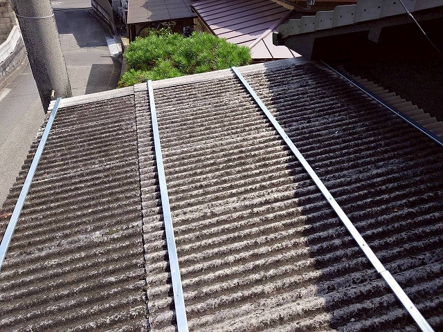 下地材を設置した屋根